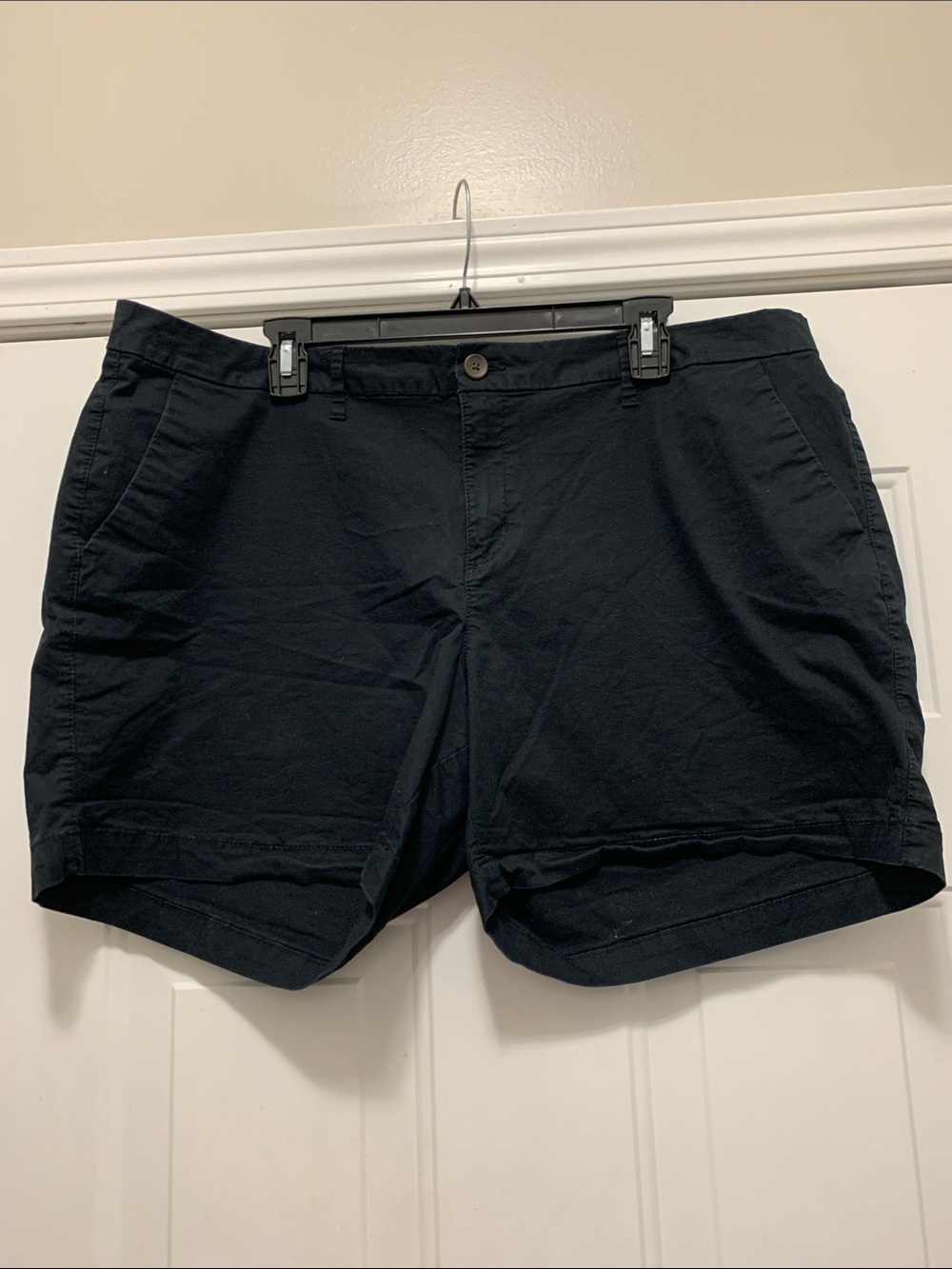 4/$10 Old Navy Cotton Black Flat-Front Casual Shorts Size 18